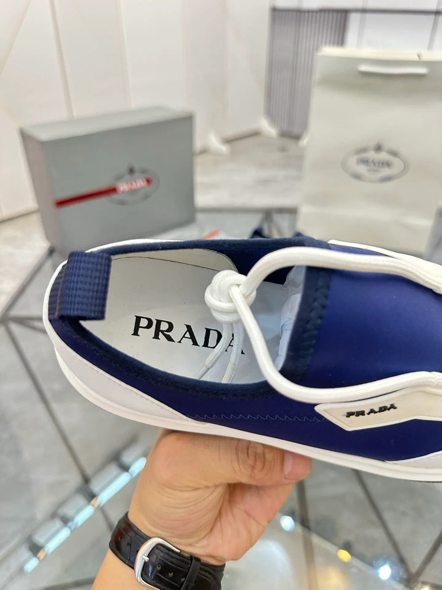 Men's shoes for sale 💰: 💰P600¥ High-end top quality Product trademark: Prada *"Prada*" low-top casual shoes Regular size: 38-45 (can be customized to 46) Product materials: Upper imported glue splicing original material, breathable lining, cowhide foot pads, original outsole. Number: 832